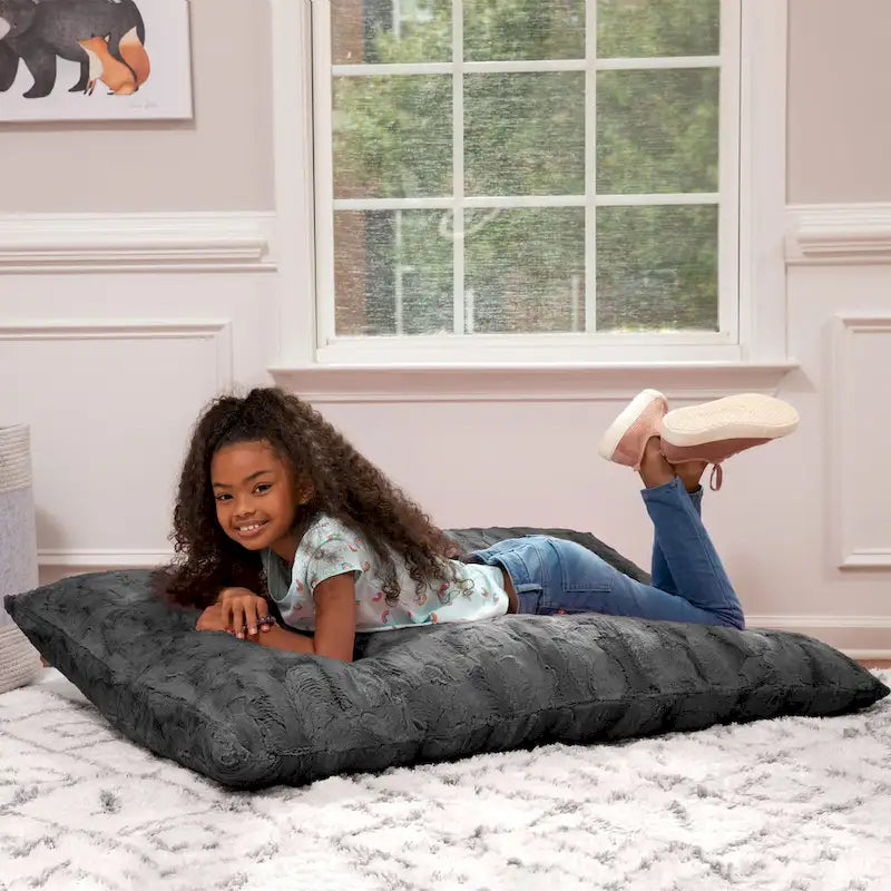 Riesiges 107 cm großes Kunstfell-Dekokissen für Kinder